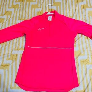 Nike top